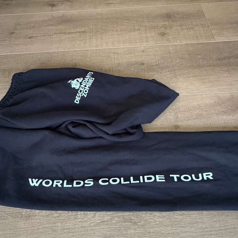 Descendants Zombies Worlds Collide Tour Men‎ XL Black Joggers Disney DZ